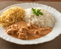 Como fazer strogonoff no micro-ondas? Receita prática e deliciosa fica pronta em 10 minutos