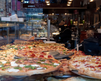 “Comemos 50 porções por mês”: atleta de handebol larga carreira para faturar com própria franquia de pizza