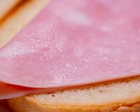Presunto ficou melado na geladeira? Esse detalhe que muita gente ignora pode indicar que o alimento estragou