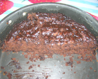 Bolo de chocolate com cobertura surpresa (sem ovos)