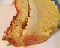 Bolo de fubá cremoso com queijo