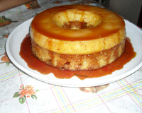 Bolo com pudim cremoso