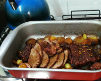 Carne assada com batatas