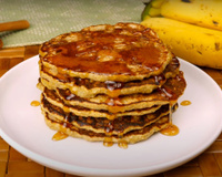 Panqueca de aveia e banana fofinha e saudável: receita rápida sem açúcar que fica pronta em 10 minutos
