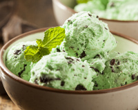Sorvete de menta com chocolate: como fazer