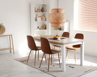 Adeus cadeiras na sala de jantar: nova tendência amplia o espaço e moderniza a casa