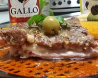 Bolo de carne moída recheado com presunto e mussarela