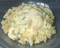 Macarrão ao creme branco de camarão