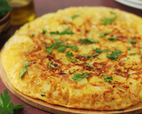 O jantar salva-vidas: faça essa omelete recheada em 5 minutos com o que tem na geladeira