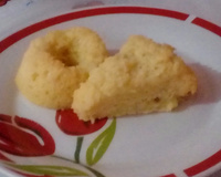 Bolo de mandioca com creme de leite