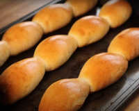 Bisnaguinha caseira é muito mais gostosa que a do mercado: receita entrega todos os segredos do pãozinho, nunca tinha feito um tão gostoso!