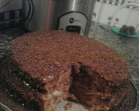 Bolo de chocolate e calda de chocolate