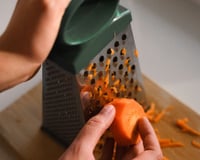 Seu ralador ficou cego? Veja como afiar o utensílio de cozinha e recuperar o corte em poucos passos
