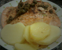 Salmão ao molho de alcaparras