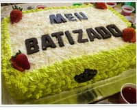 Bolo de aniversário colorido