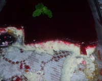 Torta de requeijão com cobertura de groselha