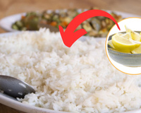 Adeus arroz empapado: coloquei algumas gotas de limão nesse momento e ele ficou soltinho e branquinho