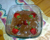 Sobremesa de morango com chocolate