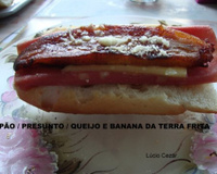 Pão com presunto, queijo e banana da terra ao forno