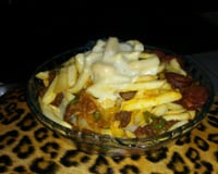 Batata frita com queijo e bacon