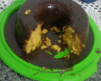 Bolo de cenoura com recheio de coco e cobertura de chocolate