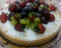 Naked cake com brigadeiros e frutas