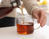 Adeus leite: esse chá de ervas contém 22 vezes mais cálcio do que um copo de leite, muito eficaz no combate à osteoporose