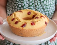 O bolo de fubá tradicional fica pra trás quando eu chego com o bolo de fubá com goiabada do TudoGostoso na Festa Junina