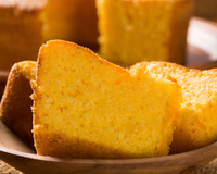 Troquei a farinha por aveia nesse bolo de milho fofinho: o segredo está no liquidificador