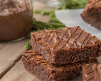 Nem forno, nem airfryer: é assim que eu faço brownie de Nutella sem sujar a louça, já anota a receita!