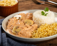 Esse strogonoff é o almoço rápido e delicioso perfeito pra matar a fome das crianças nas férias