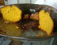 Bolo de cenoura com calda de chocolate de microondas