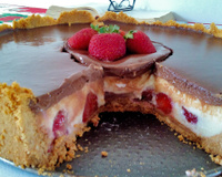 Torta de morango com mousse de chocolate