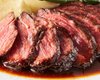 Nem alho, nem chimichurri: o tempero que deixa a carne grelhada mais macia e saborosa