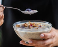Este café da manhã, recomendado por nutricionistas, é rico em proteínas e saciante, com sabor e textura semelhantes a um pudim. É rápido e fácil de preparar