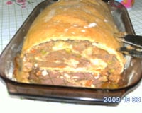 Rocambole de carne moída com massa de pão caseiro