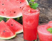 Por que você deve incluir o suco de melancia com hortelã na sua rotina neste verão? Os benefícios vão te surpreender