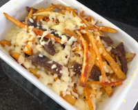 Carne com batata e queijo