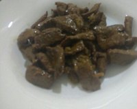 Iscas de fígado aceboladas