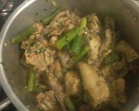 Frango com quiabo prático e delicioso