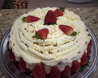 Bolo de morango com nata