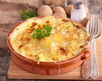 Gratinado de batata com presunto e queijo