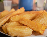 Qual é a diferença entre mandioca, aipim e macaxeira? Entenda de uma vez por todas se são a mesma coisa