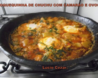 Moquequinha de chuchu com camarão e ovos