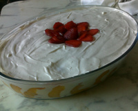 Pavê de morangos com mousse de maracujá e chantilly