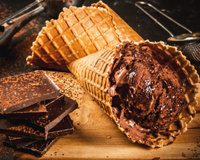 Sorvete cremoso de chocolate vai derreter na sua boca e só usa 4 ingredientes! Descubra como fazer