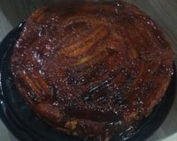 Bolo invertido de banana caramelada de liquidificador