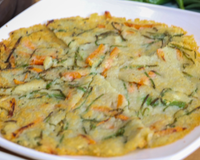 Sem farinha e sem ovo: aprenda a fazer gamjajeon, a famosa panqueca de batata coreana crocante que leva apenas 3 ingredientes