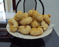 Biscoito de polvilho frito com queijo (não estoura ao fritar)