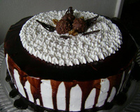 Bolo com creme de Nutella e nozes